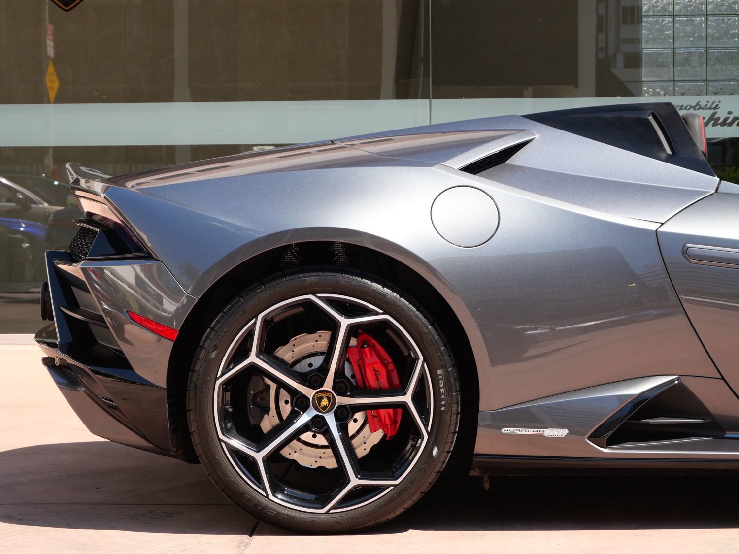 Used 2021 Lamborghini Huracan EVO RWD image 13