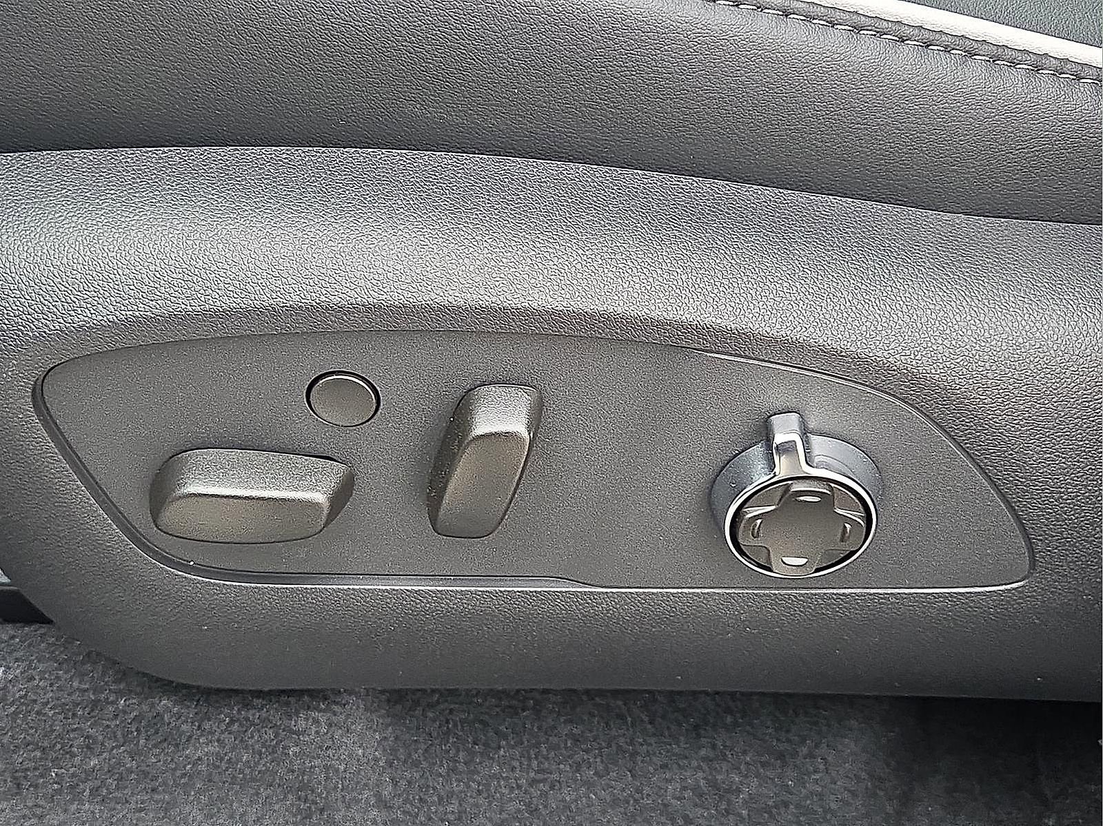 New 2026 Buick Enclave Avenir image 16