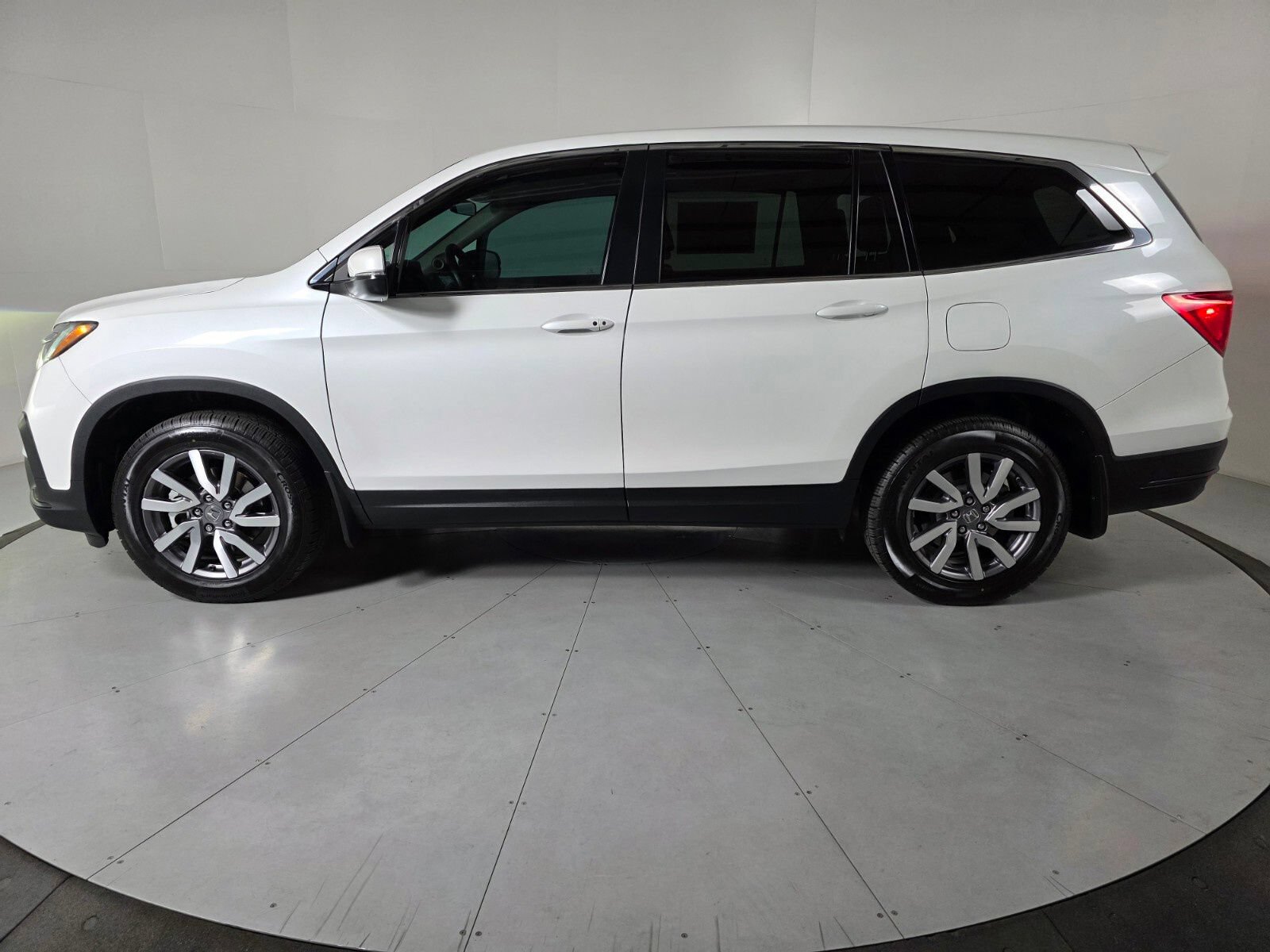 Used 2021 Honda Pilot EX image 2