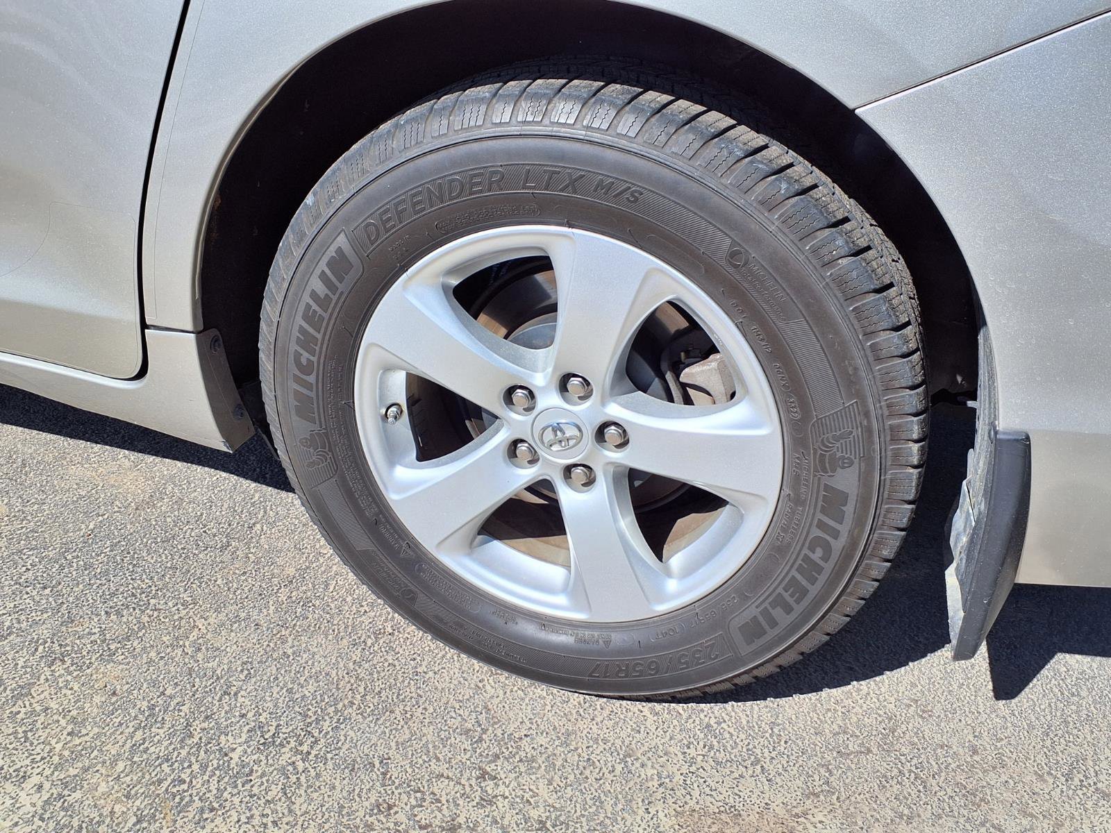 Used 2017 Toyota Sienna L FWD image 19