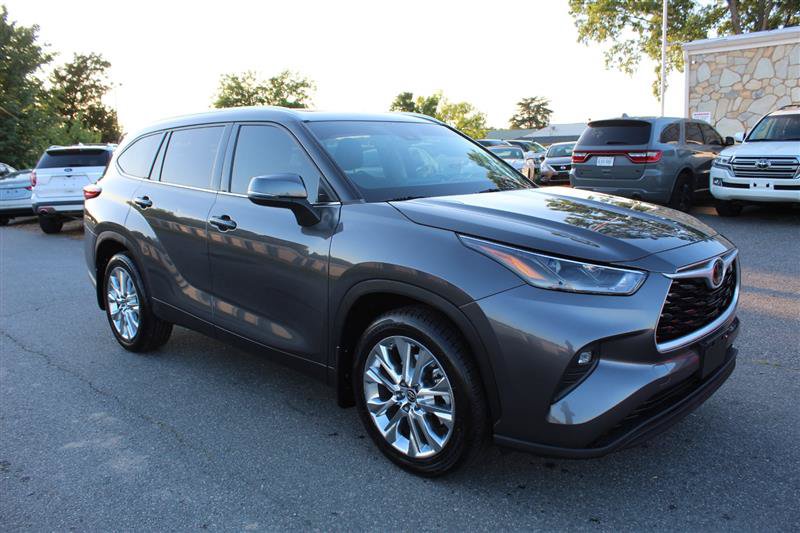 Used 2021 Toyota Highlander XLE AWD/4WD image 9
