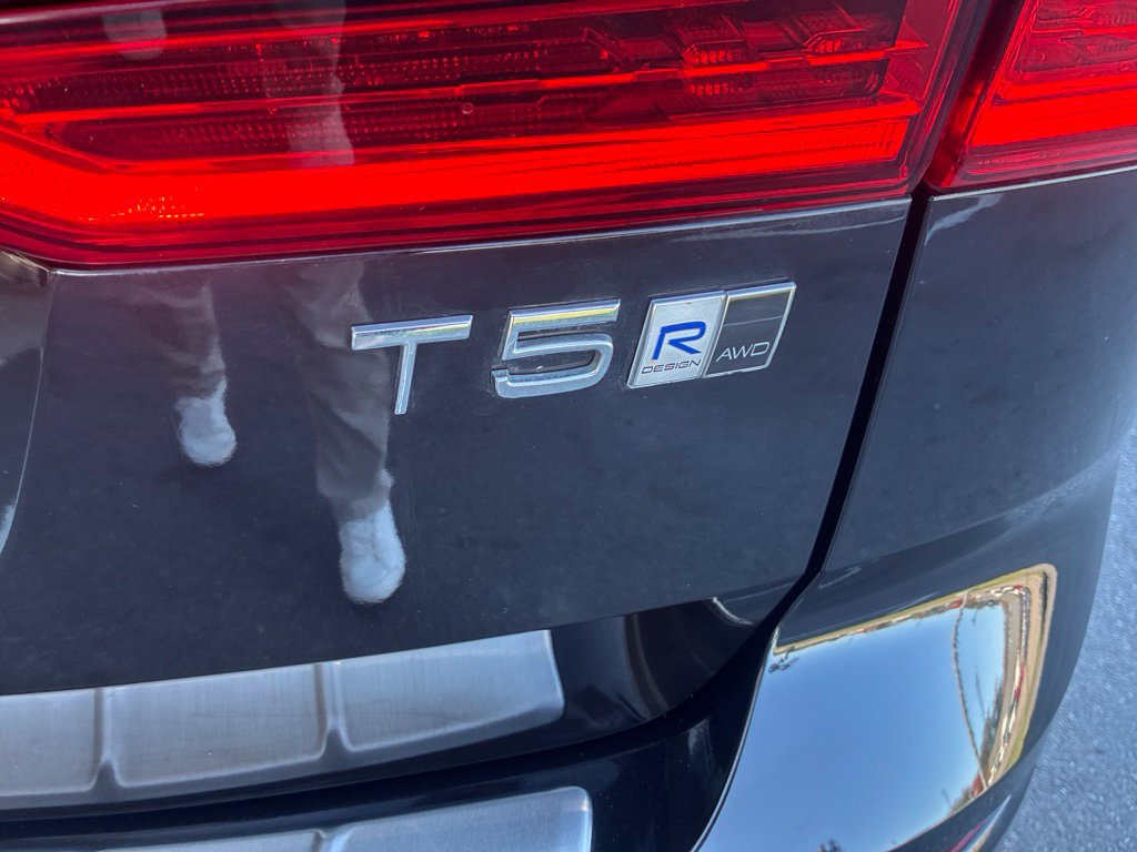 Used 2018 Volvo XC60 T5 R-Design w/ Convenience Package AWD/4WD image 10