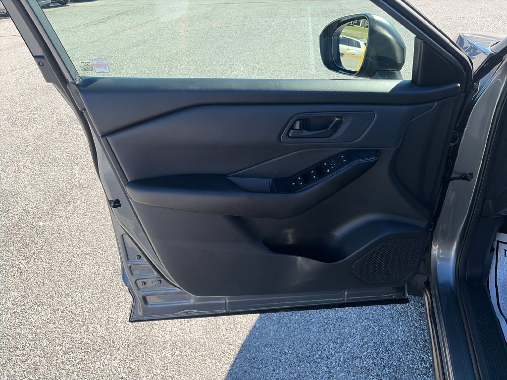 Used 2024 Nissan Rogue S AWD/4WD image 11