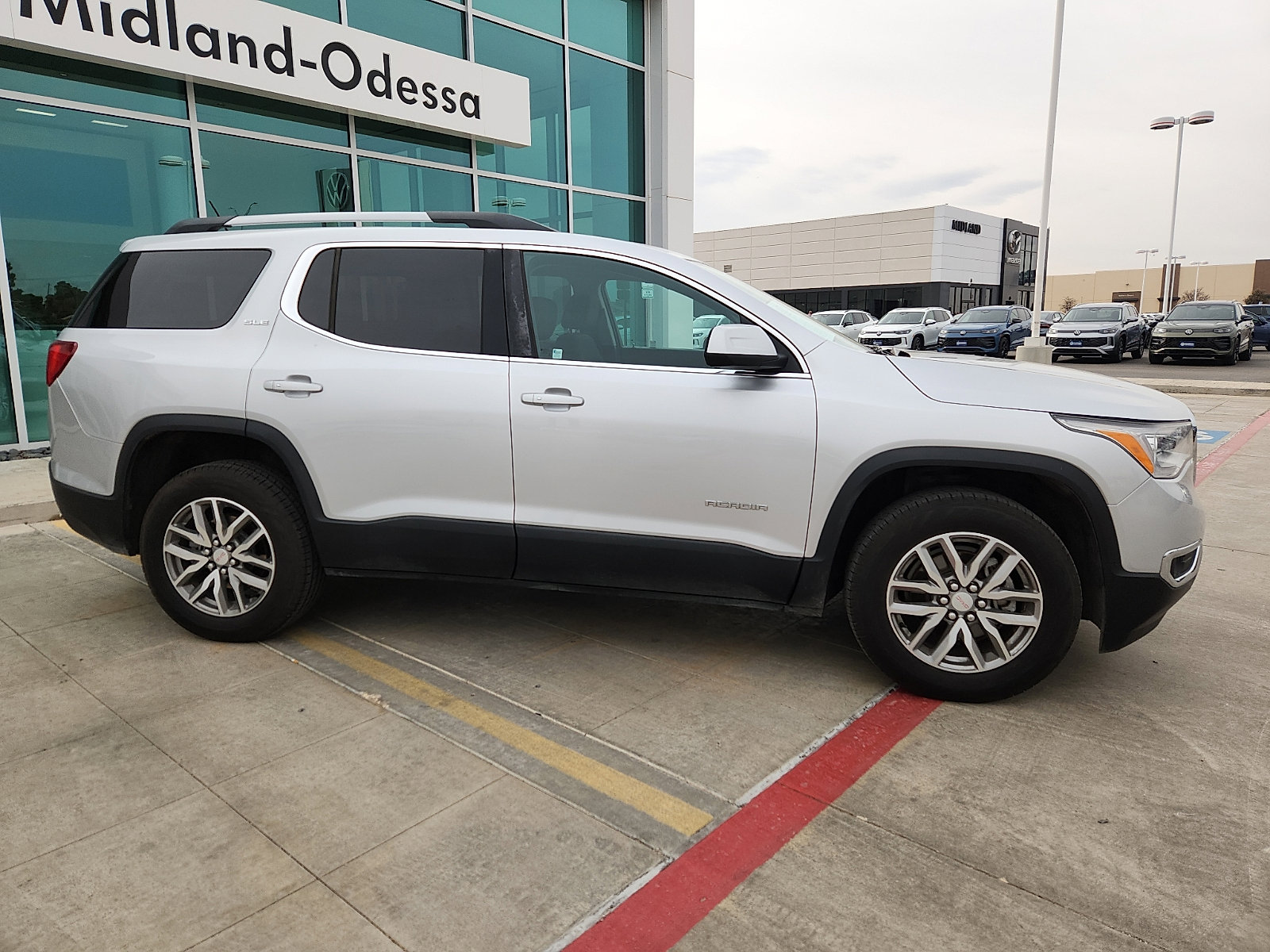Used 2018 GMC Acadia SLE image 8