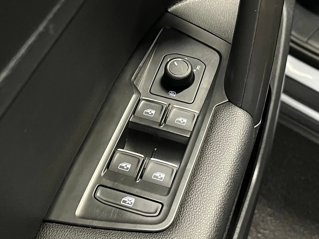 Used 2021 Volkswagen Tiguan SE R-Line AWD/4WD image 18