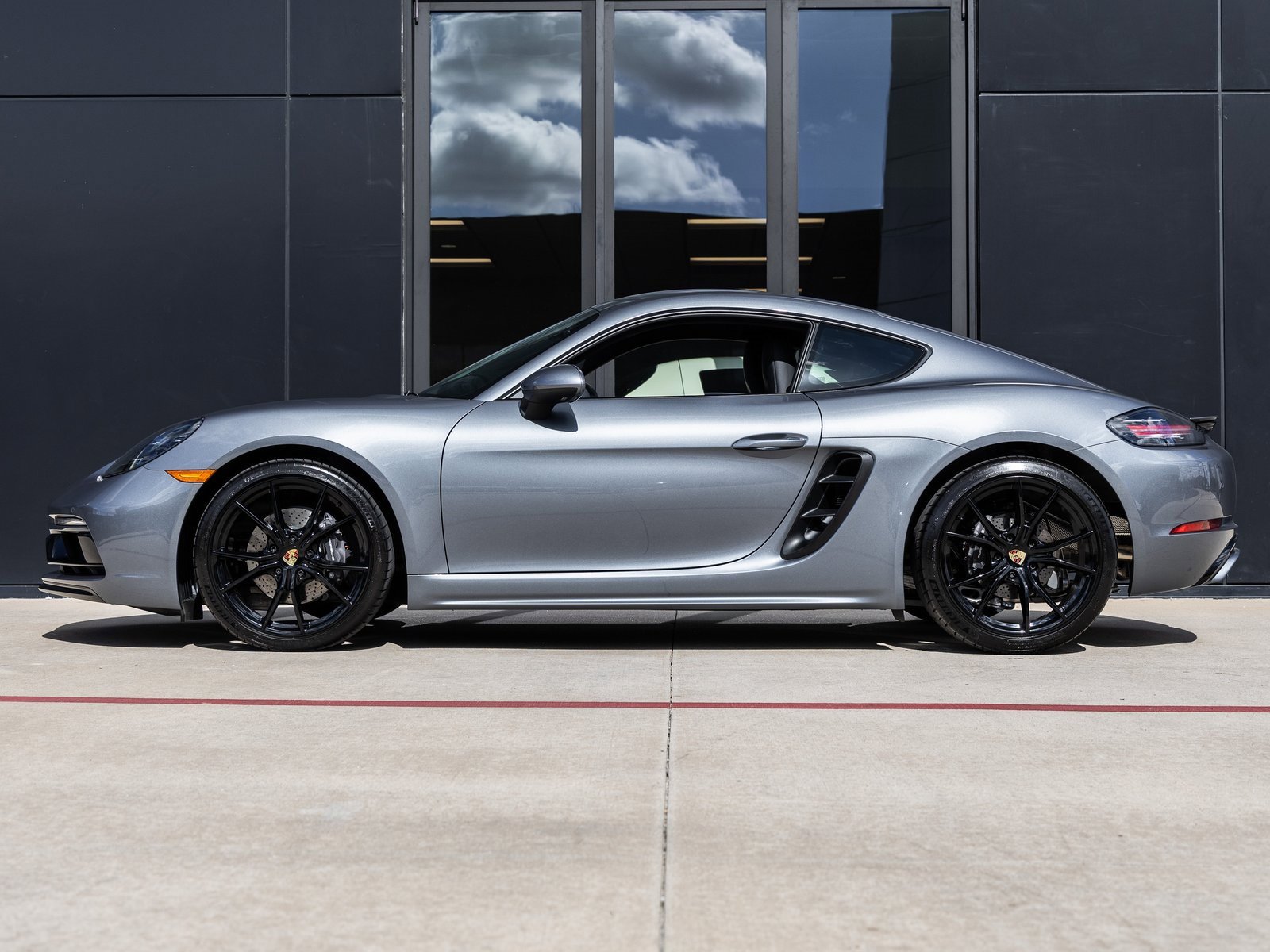 New 2025 Porsche 718 Cayman image 2