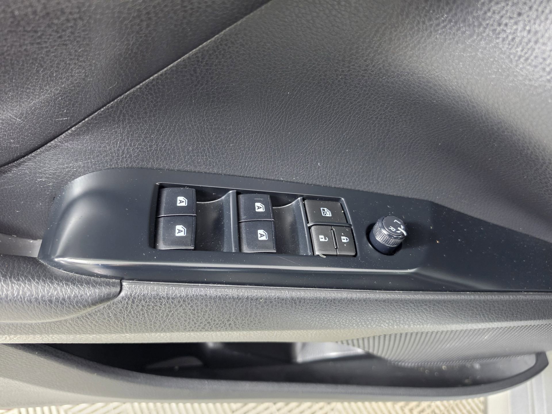 Used 2020 Toyota Camry LE FWD image 16