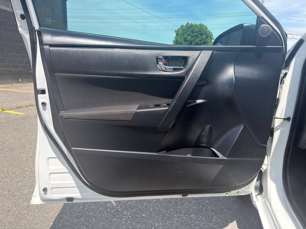 Used 2019 Toyota Corolla LE FWD image 17