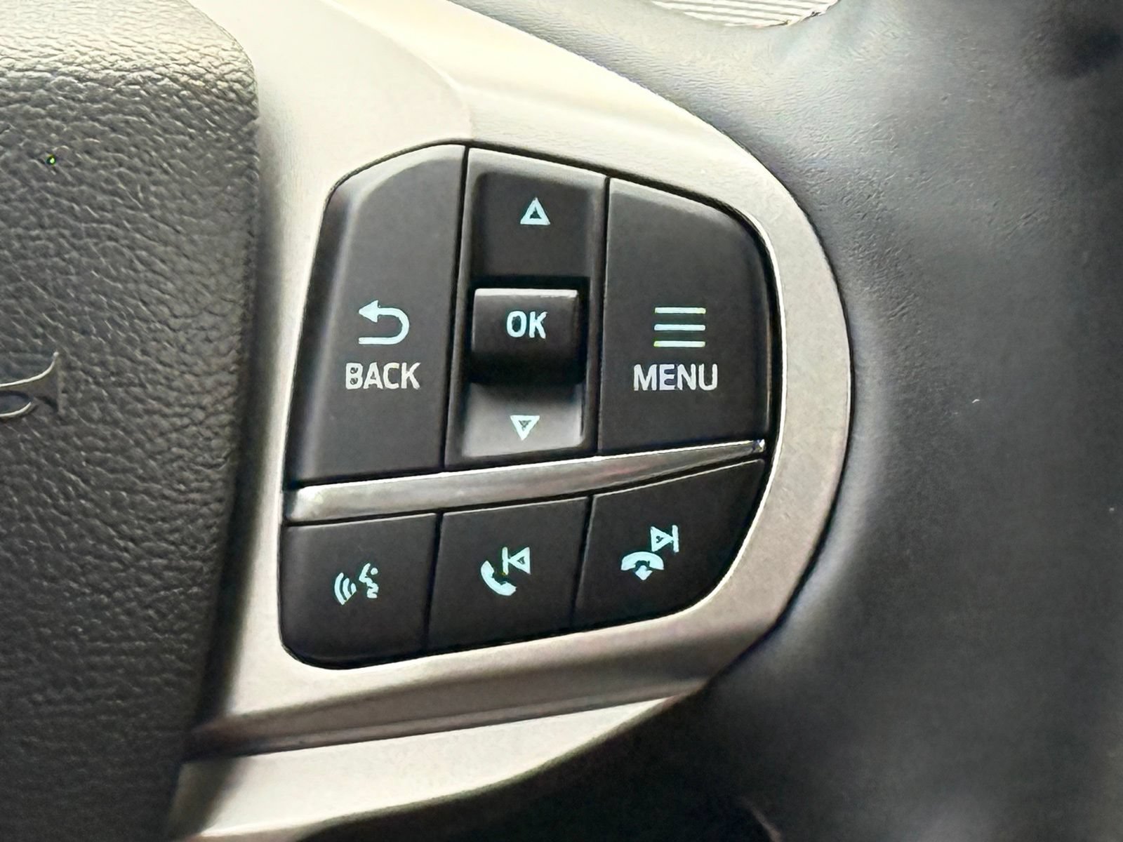 Used 2025 Ford Explorer Active AWD/4WD image 34