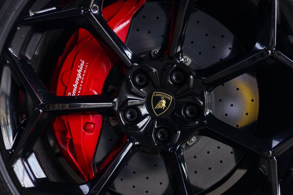 Used 2024 Lamborghini Urus Performante AWD/4WD image 13