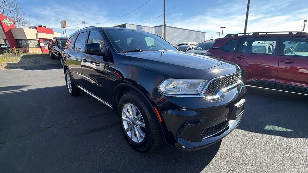 Used 2023 Dodge Durango SXT image 2