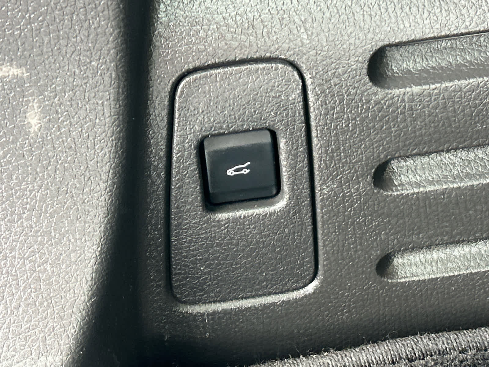 Used 2014 Lincoln MKX w/ Equipment Group 102A image 9