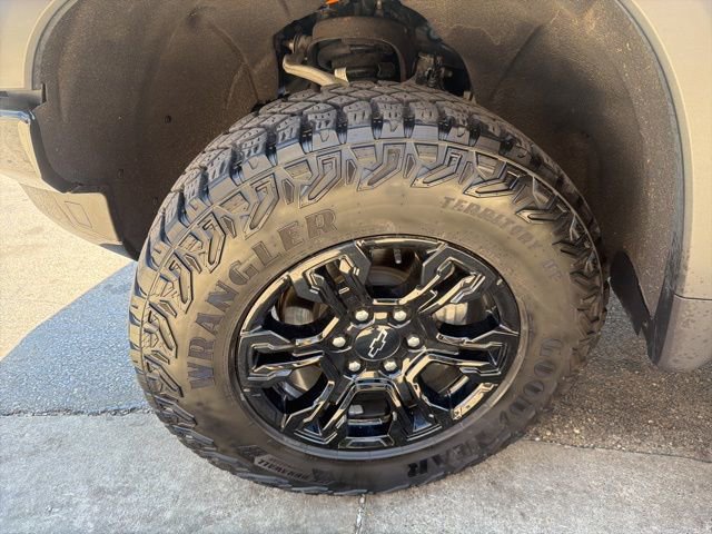 Used 2023 Chevrolet Silverado 1500 ZR2 w/ Technology Package AWD/4WD image 28