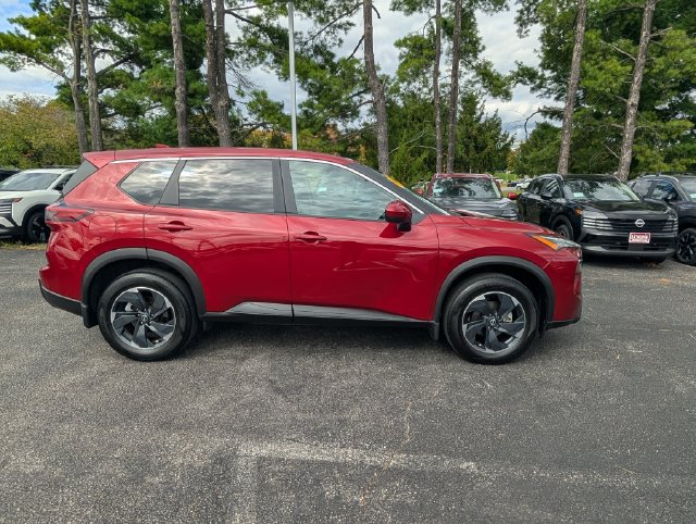 Used 2025 Nissan Rogue SV AWD/4WD image 2