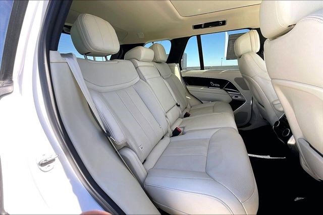 Used 2023 Land Rover Range Rover SE image 32