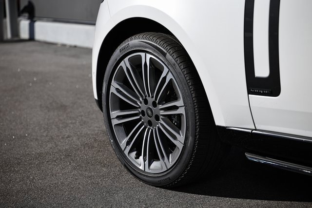 New 2025 Land Rover Range Rover Autobiography image 7
