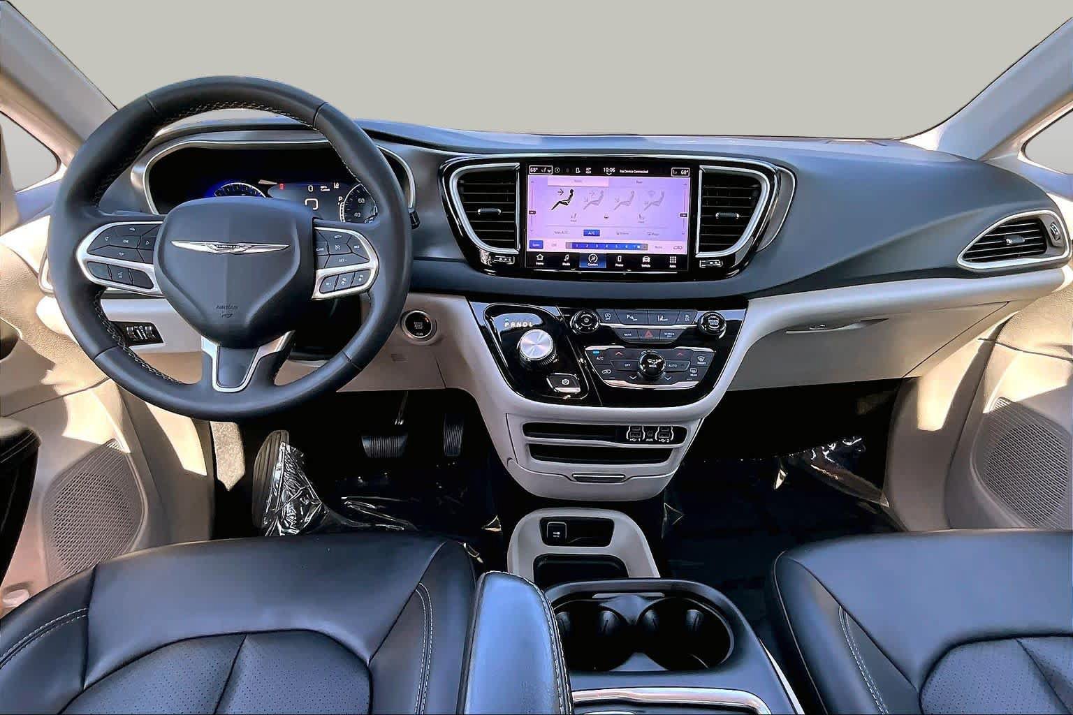 Used 2023 Chrysler Pacifica Touring-L FWD image 15