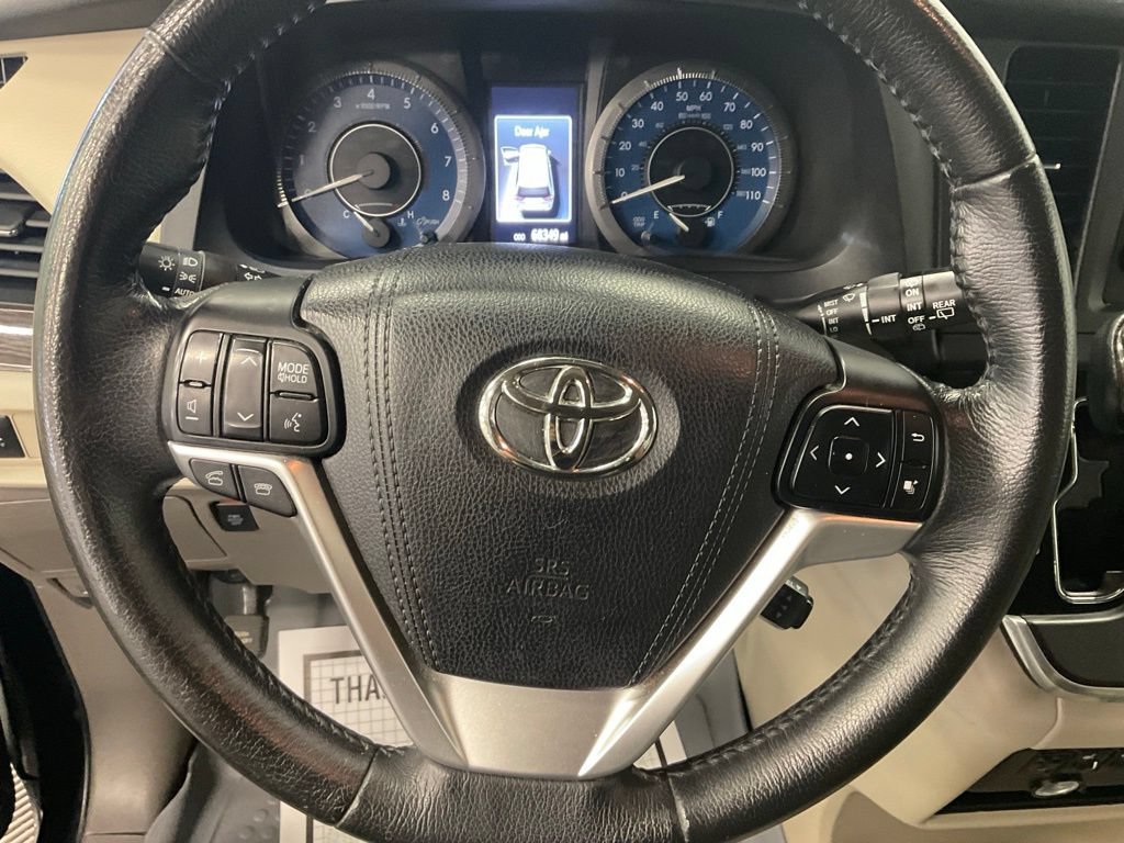 Used 2015 Toyota Sienna XLE FWD image 12