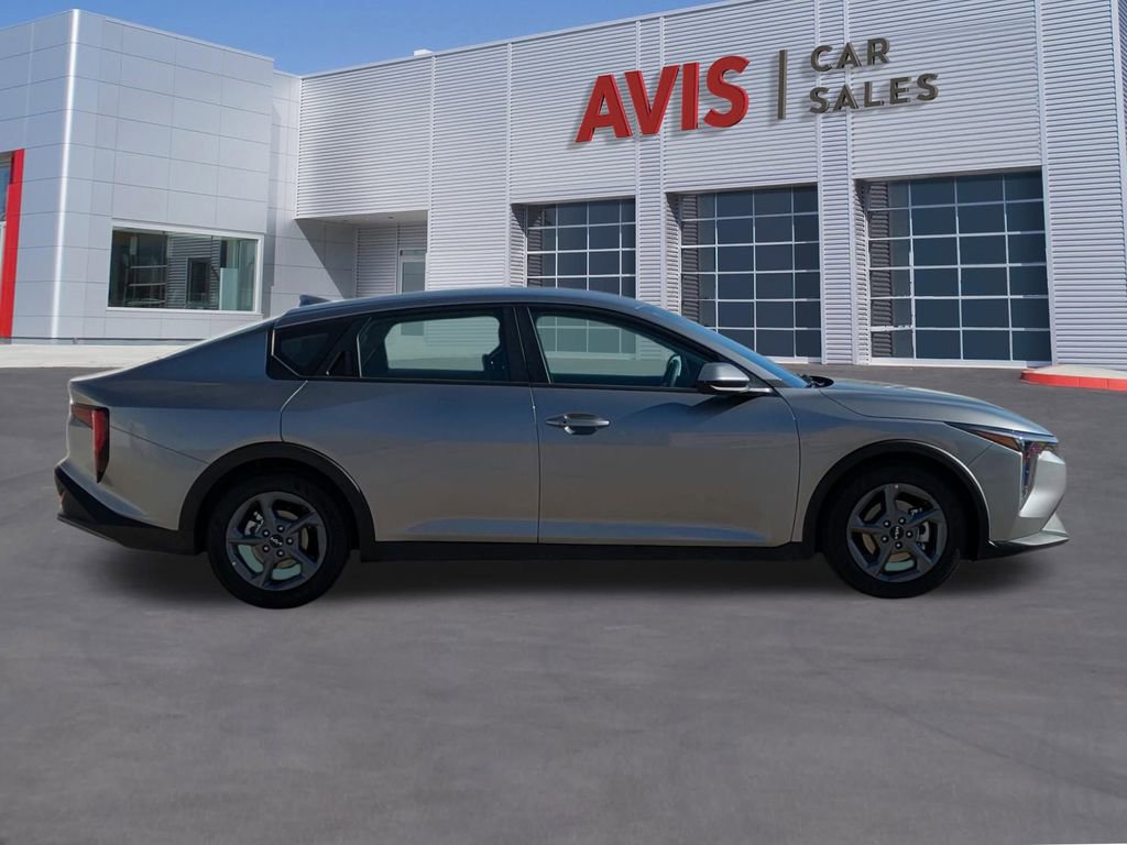 Used 2025 Kia K4 LXS image 5