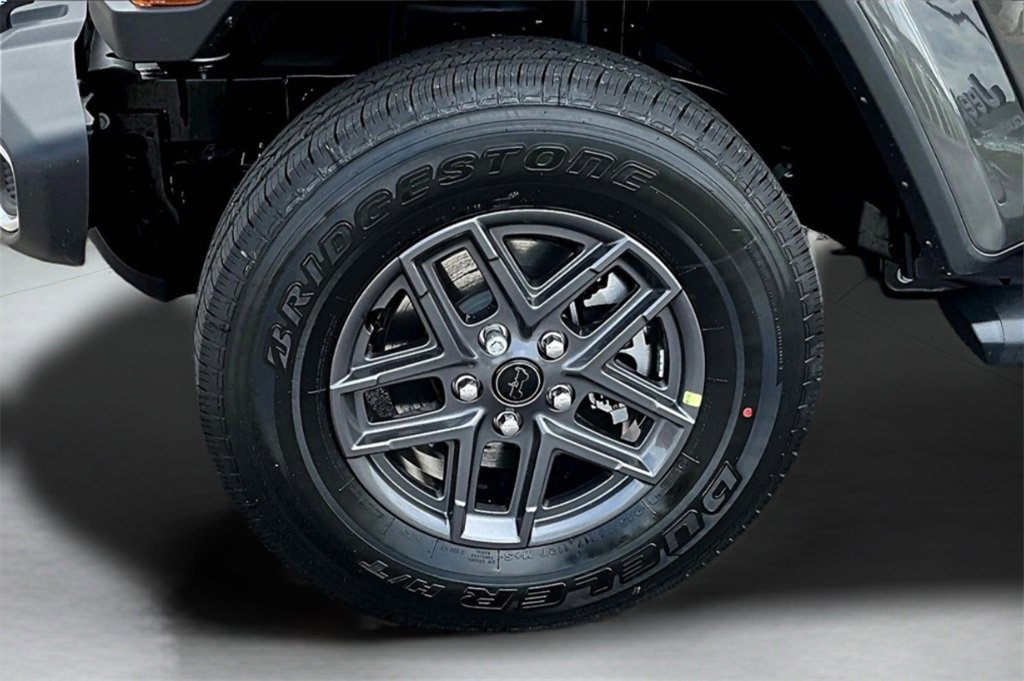 New 2025 Jeep Gladiator Sport image 11