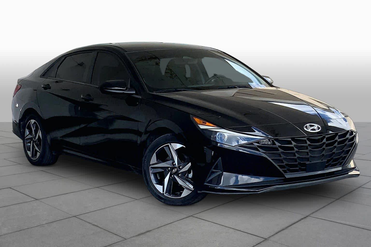 Used 2023 Hyundai Elantra SEL w/ Convenience Package FWD image 3