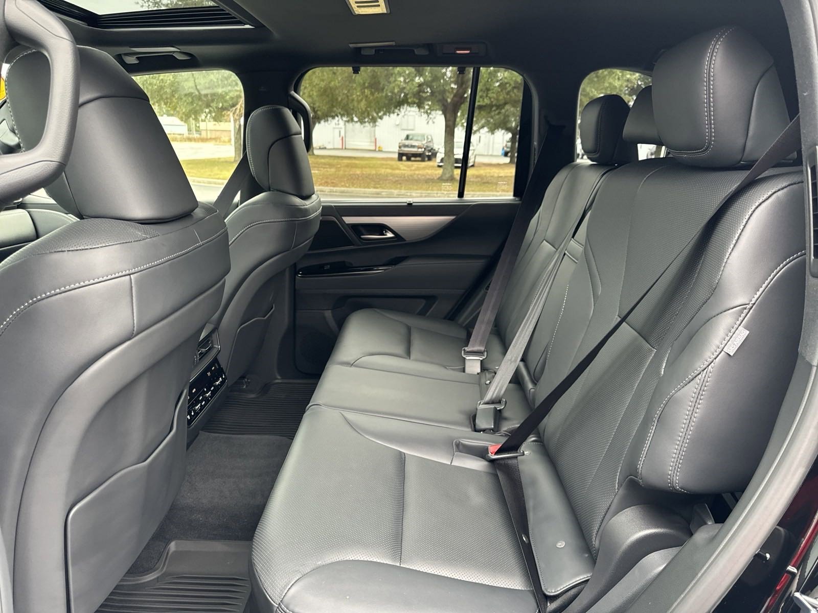 Used 2024 Lexus LX 600 F Sport image 27