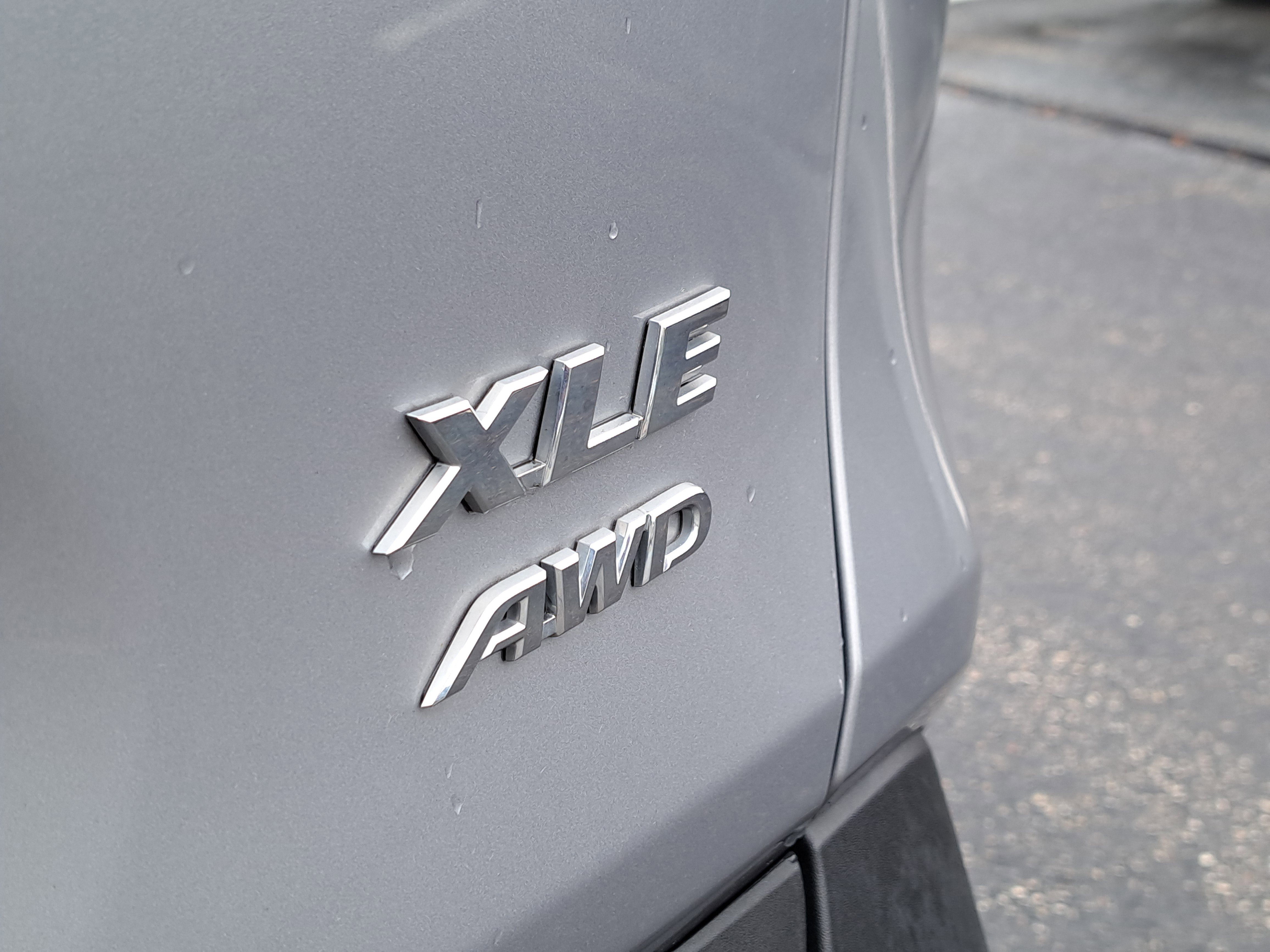 Used 2021 Toyota RAV4 XLE image 7