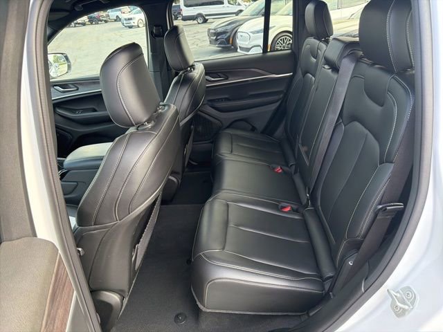 Used 2025 Jeep Grand Cherokee Limited AWD/4WD image 20