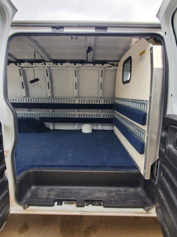 Used 2019 Chevrolet Express 2500 RWD image 15