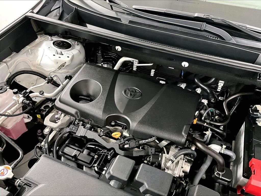Certified 2022 Toyota RAV4 LE AWD/4WD image 33