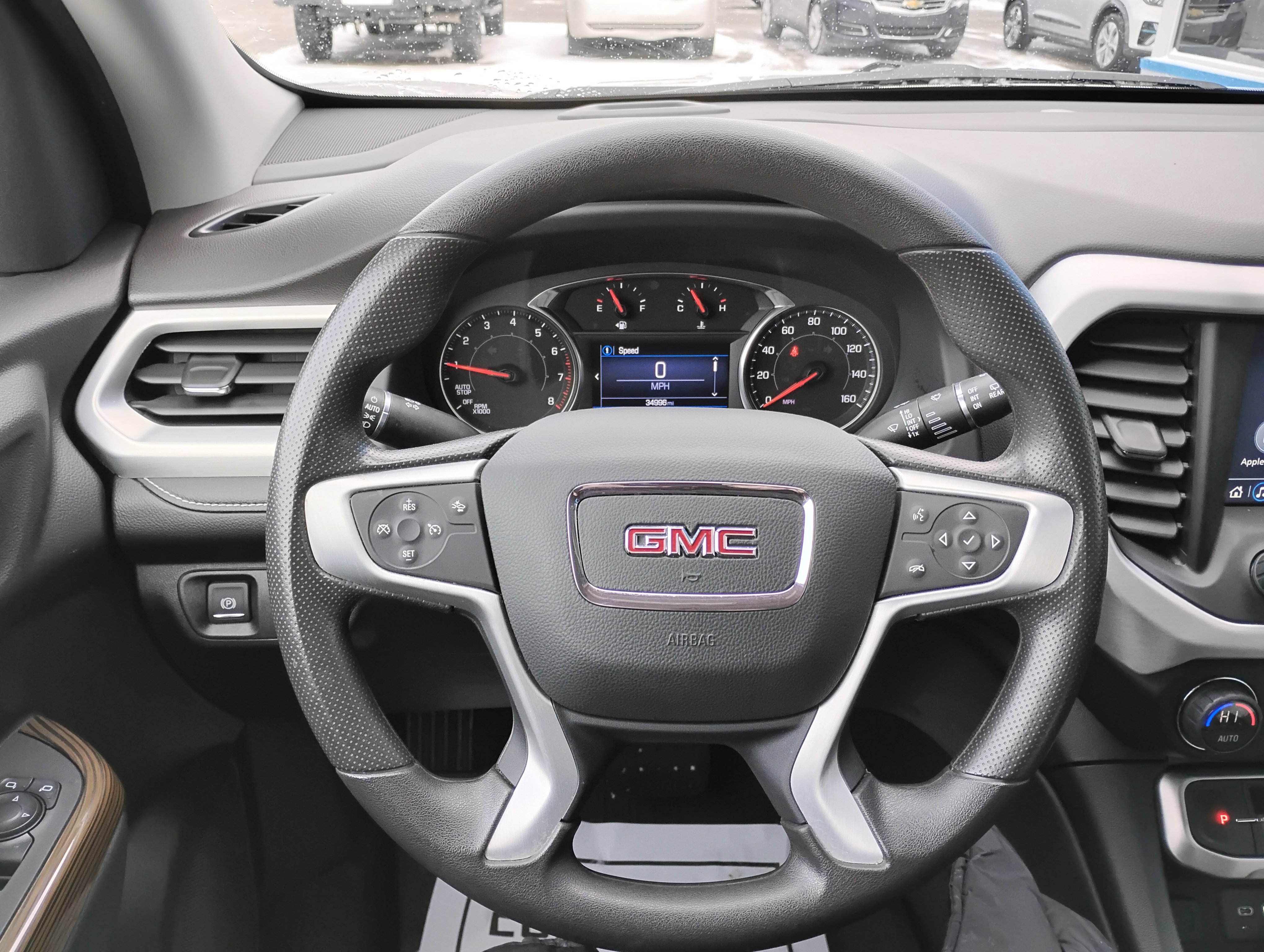 Used 2022 GMC Acadia SLE w/ Driver Convenience Package image 9