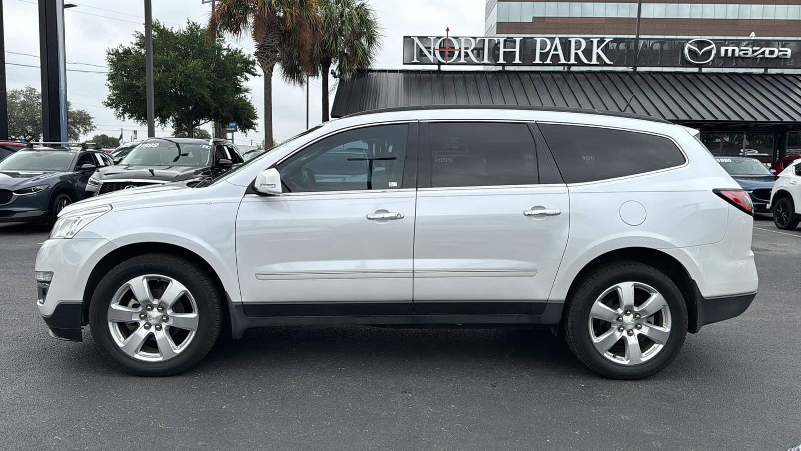 Used 2016 Chevrolet Traverse LTZ FWD image 5