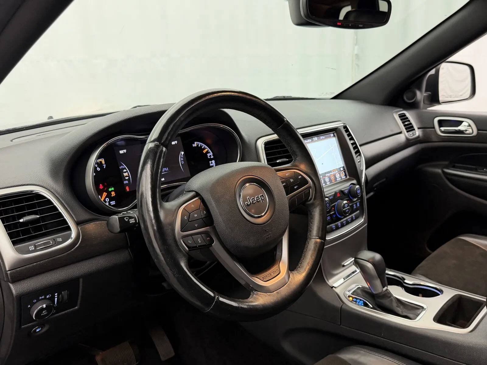 Used 2018 Jeep Grand Cherokee Altitude AWD/4WD image 11