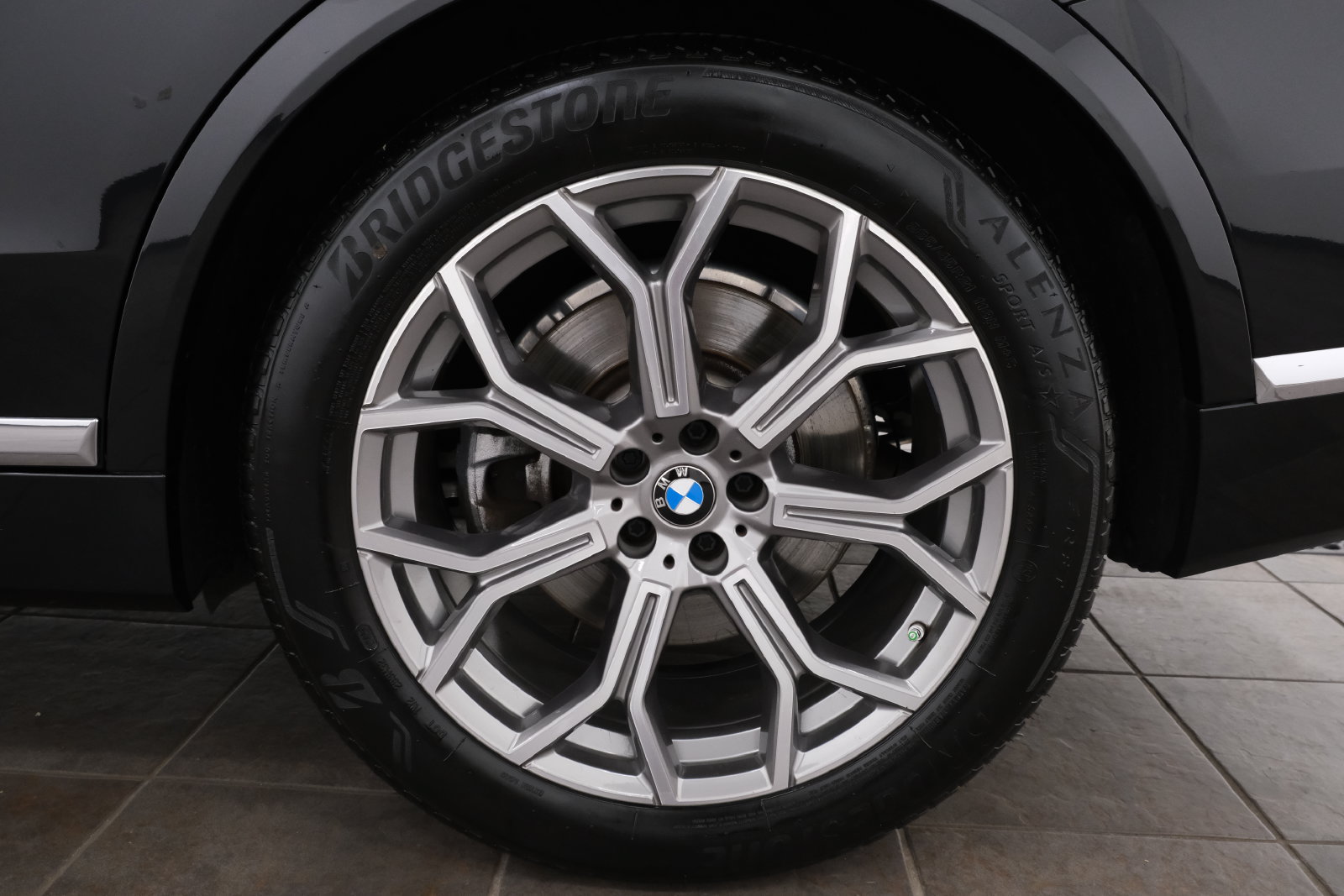 Used 2023 BMW X7 xDrive40i w/ Premium Package AWD/4WD image 38