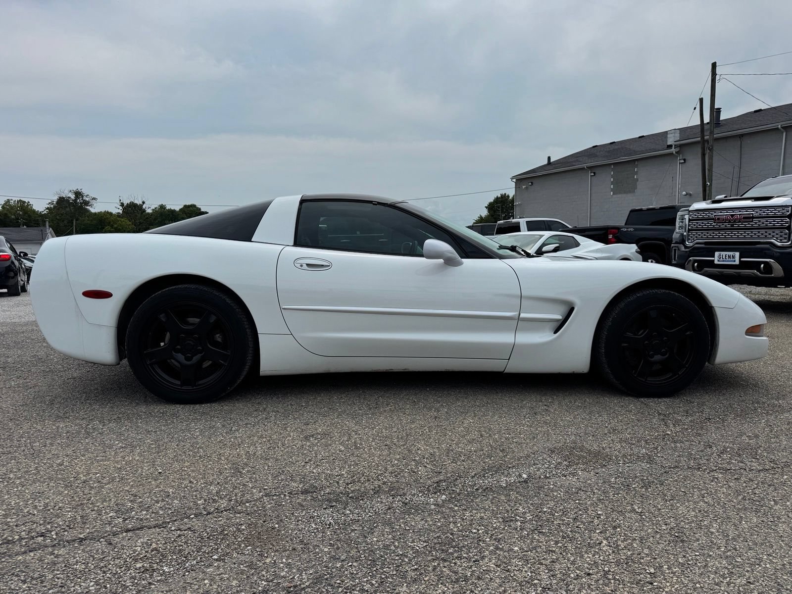 Used 1997 Chevrolet Corvette Coupe w/ Memory Pkg RWD image 7