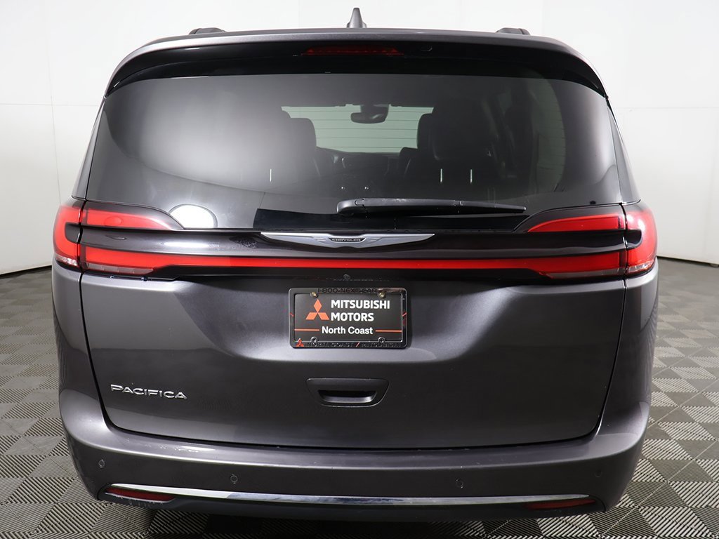 Used 2022 Chrysler Pacifica Touring-L image 13