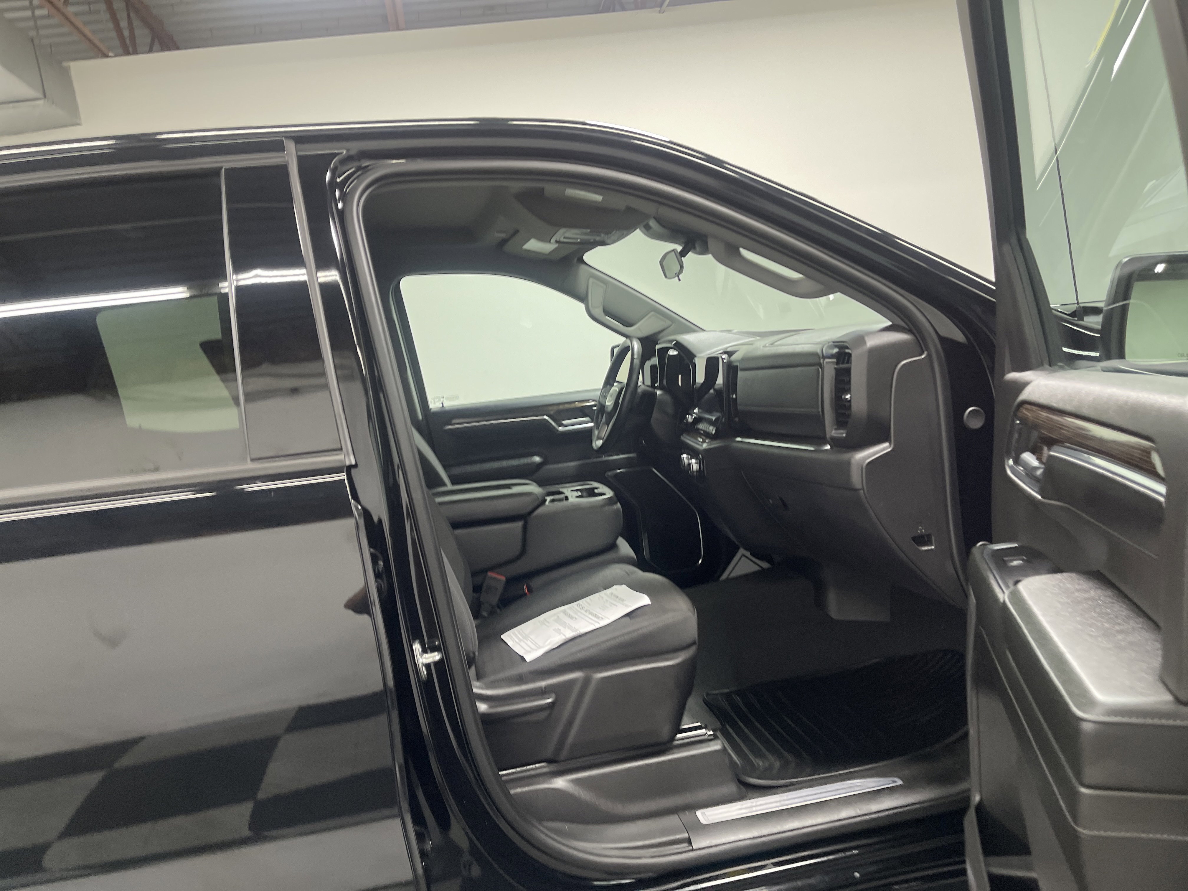 Used 2024 GMC Sierra 1500 Elevation image 25