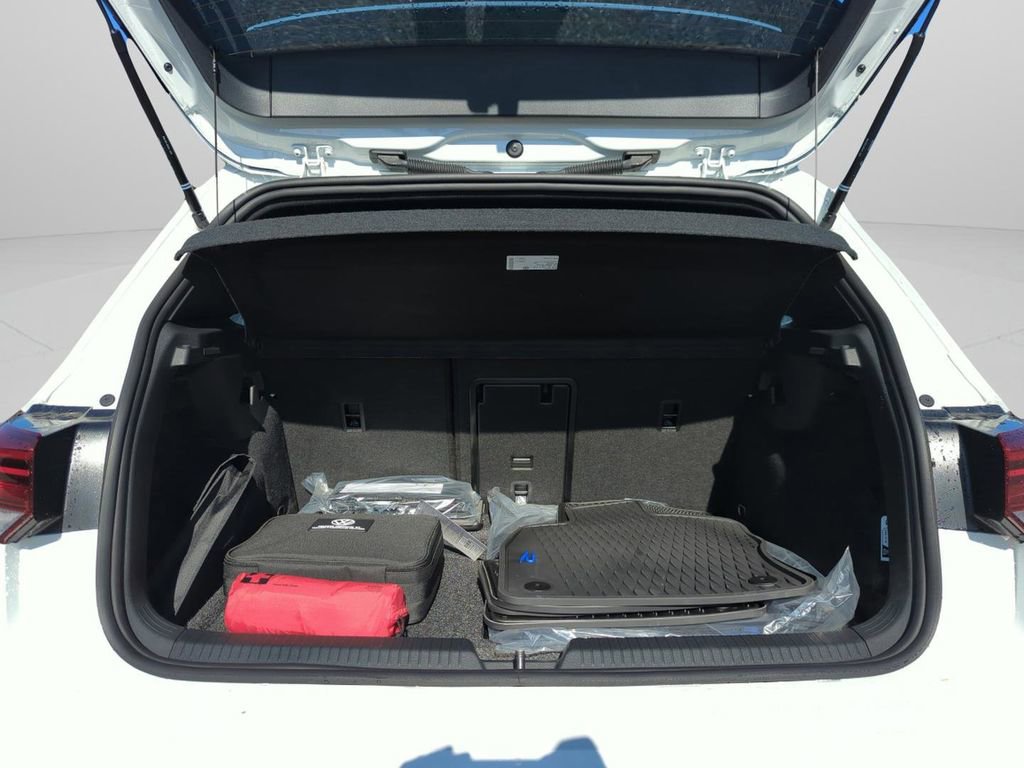 New 2026 Volkswagen Golf w/ Euro Style Package image 38