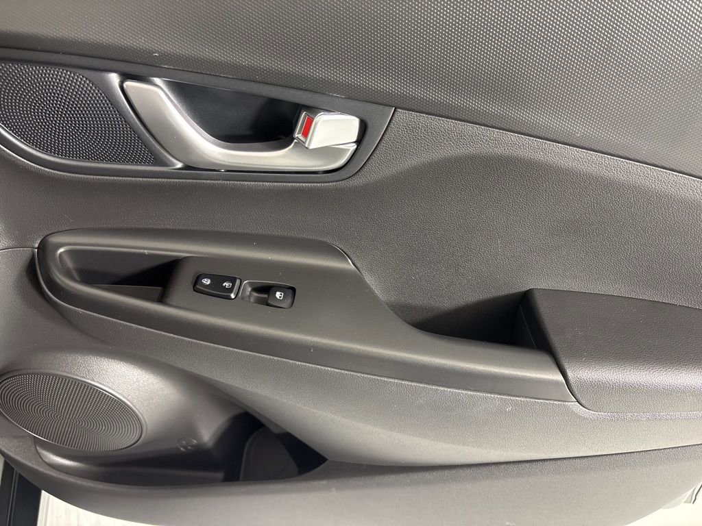 Used 2023 Hyundai Kona SE w/ Cargo Package image 16
