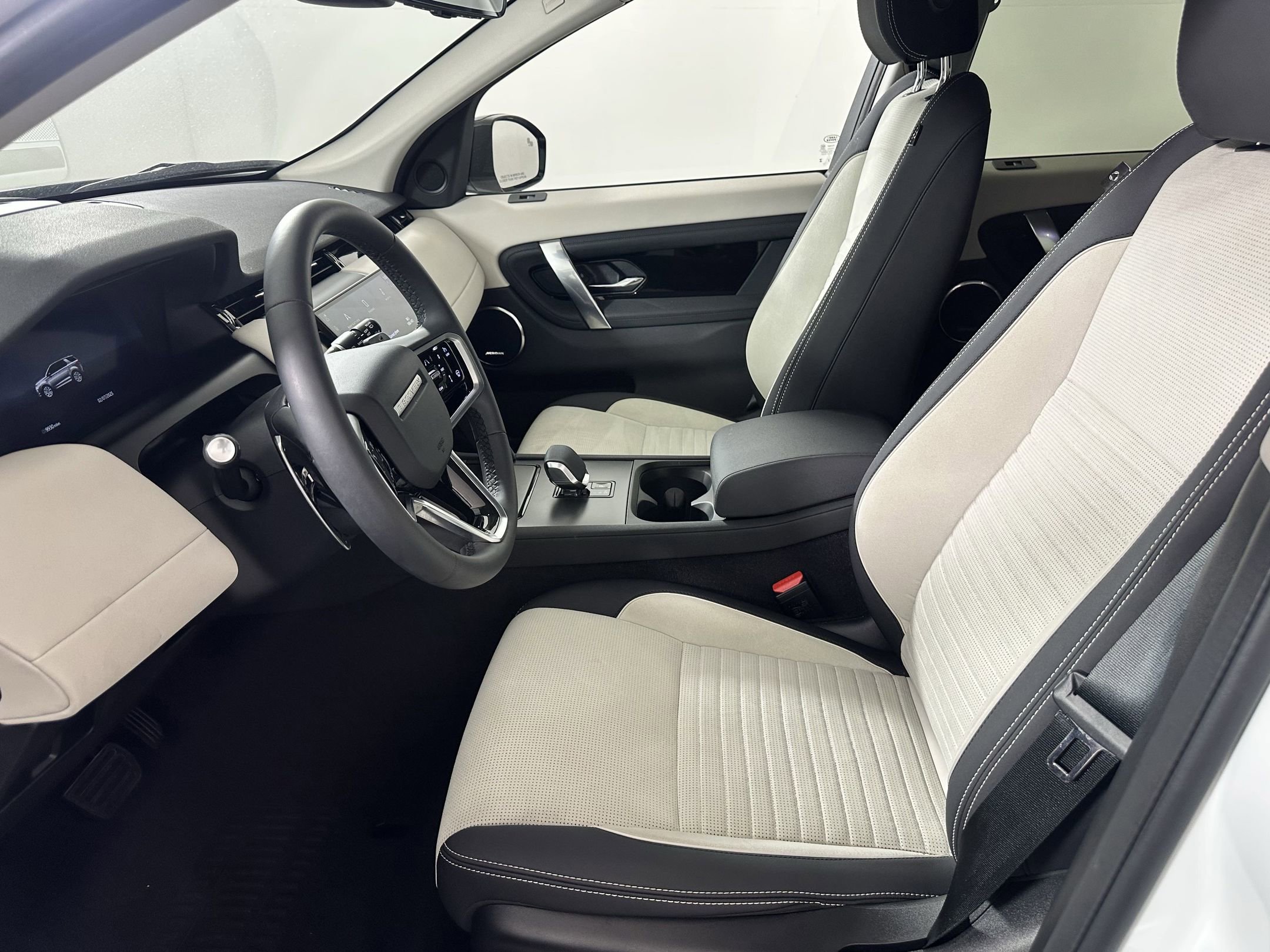 Certified 2024 Land Rover Discovery Sport S image 4