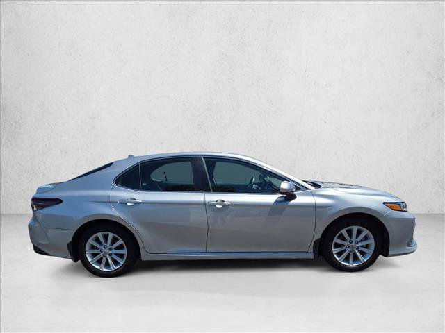 Used 2022 Toyota Camry LE FWD image 4