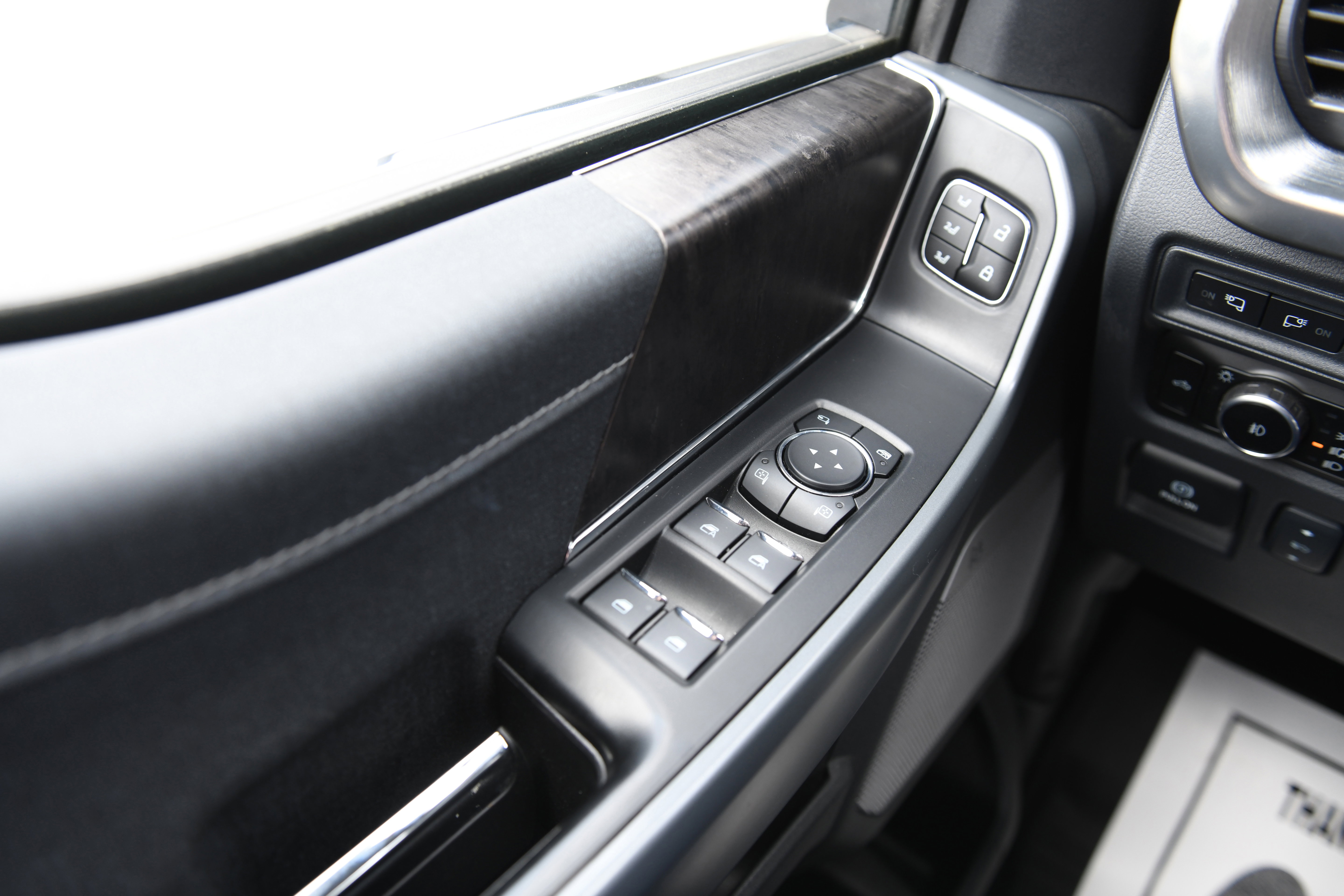 Used 2023 Ford F150 Lariat w/ Max Trailer Tow Package image 29