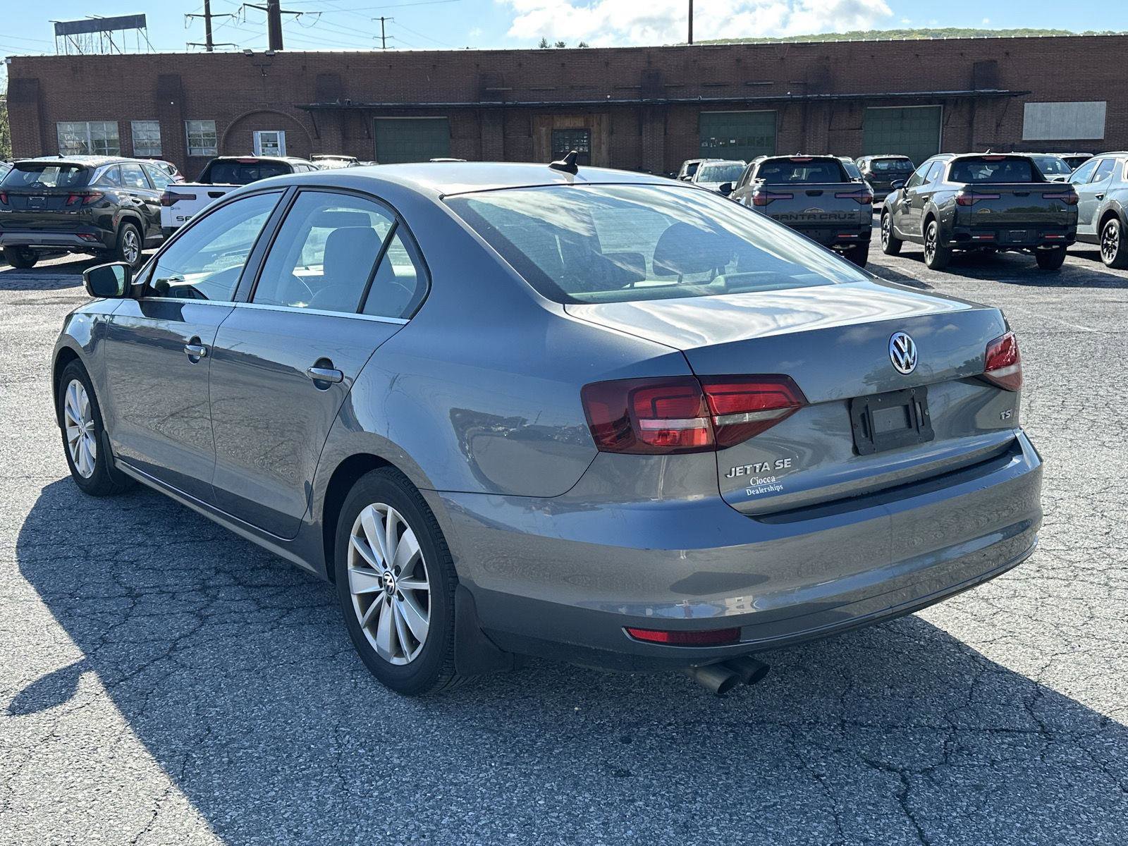 Used 2016 Volkswagen Jetta SE FWD image 6