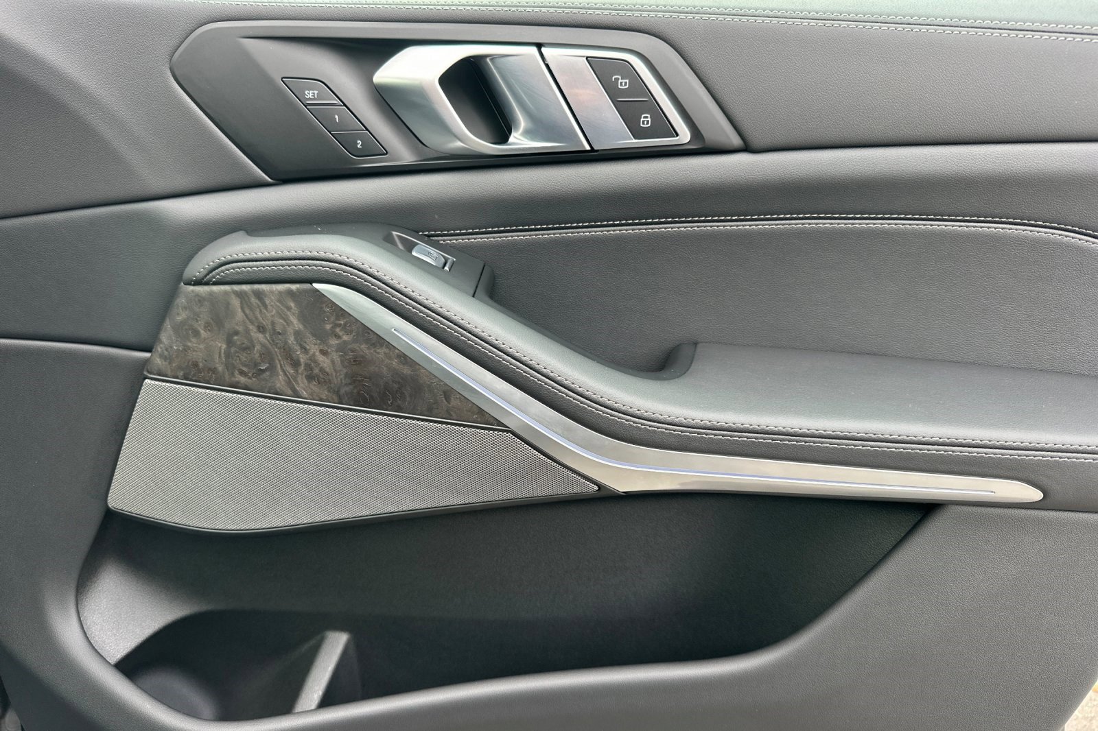 Used 2025 BMW X7 xDrive40i w/ Premium Package image 22