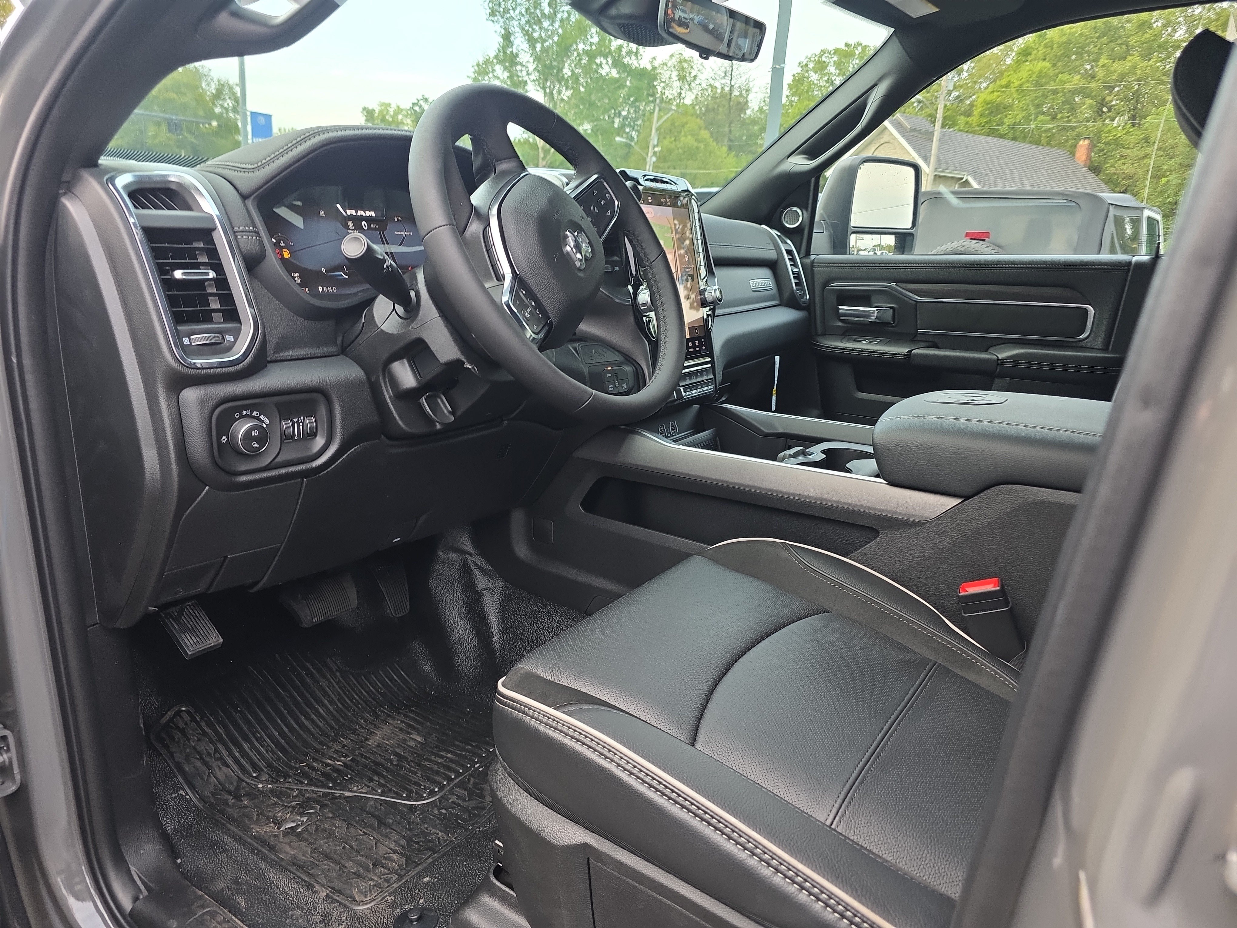 New 2027 RAM 3500 4x4 Crew Cab DRW image 3