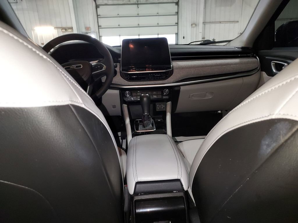 Used 2022 Jeep Compass Latitude image 10