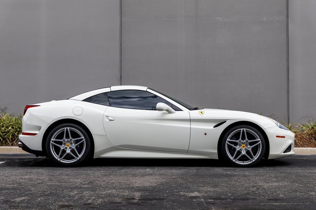Used 2016 Ferrari California T image 6
