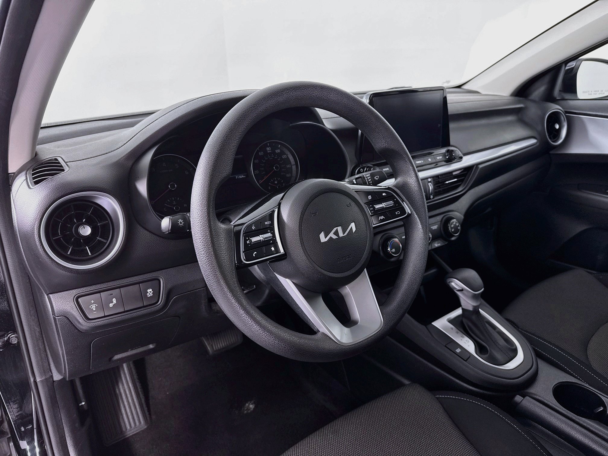 Used 2023 Kia Forte LXS w/ LXS Technology Package FWD image 9