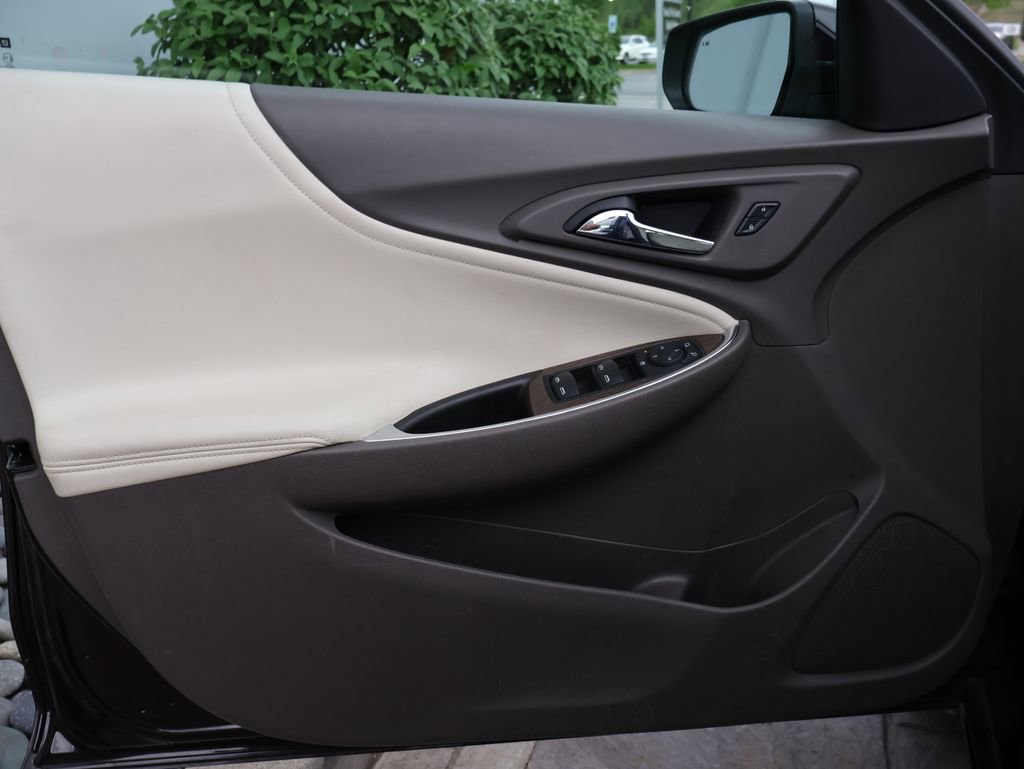 Used 2020 Chevrolet Malibu LT w/ Leather Package image 18