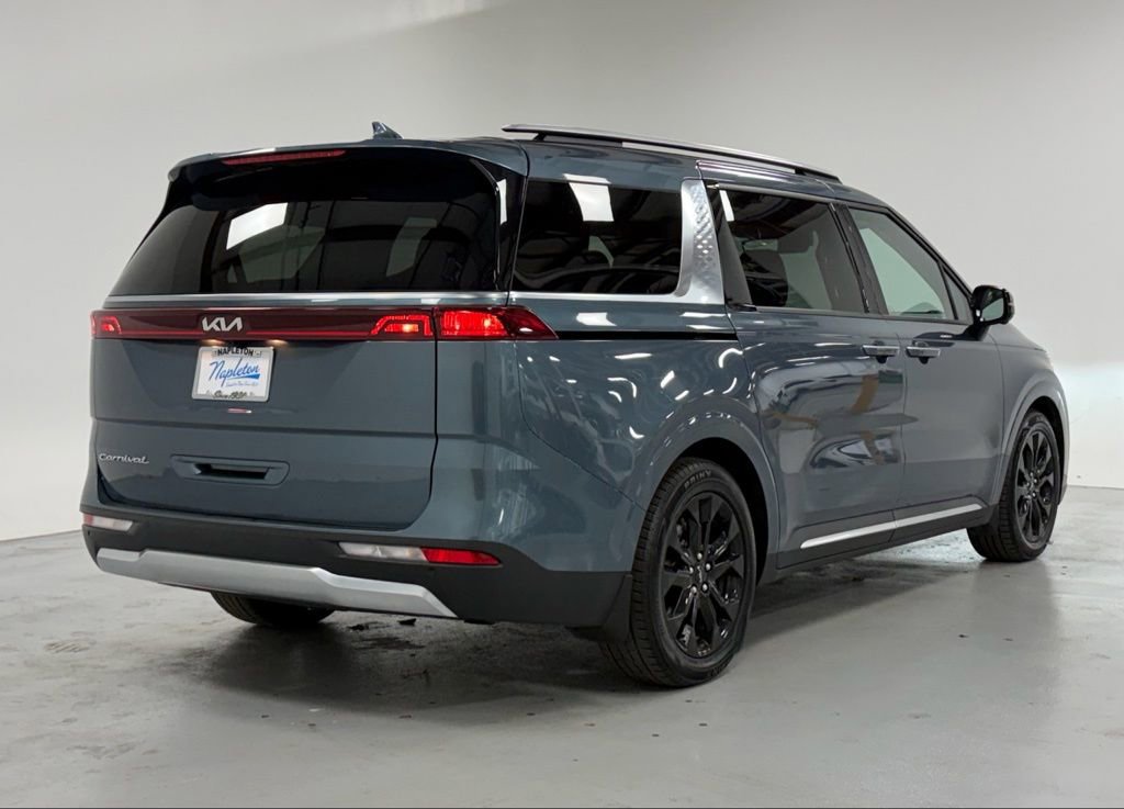 Used 2022 Kia Carnival SX image 4
